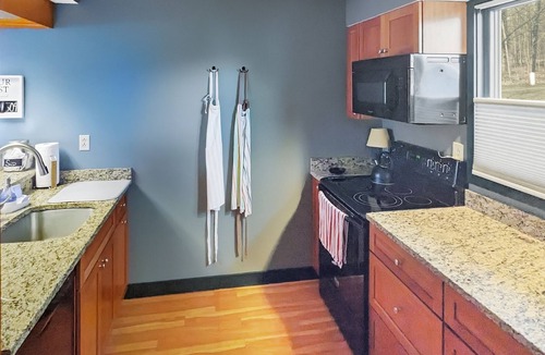 Stratton Mountain House | Stratton Comfort, Convenience & Private Hot Tub