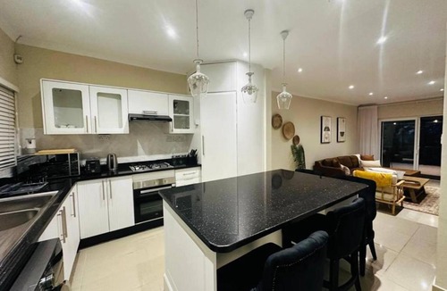 Harare Apartment | Stunning 2 bed with pool - 2275
