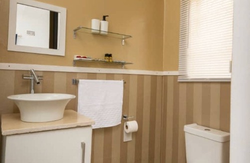 Bulawayo Cottage | Stunning 3 bedroom 3.5 bath cottage in Malindela ,