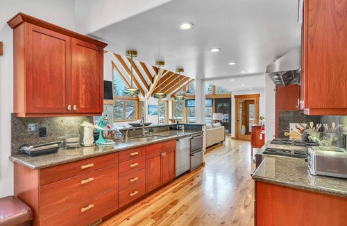 Olympic Valley House | Stunning Mountain Gem with Hot Tub Near Palisades