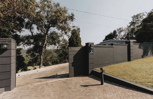 Harare House | Stunningly decorated home with breathtaking views!