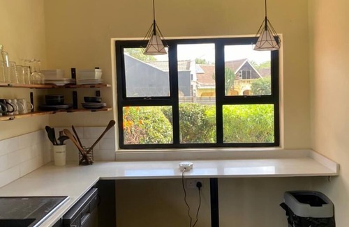 Greendale Apartment | Stylish 3-bedroom guesthouse in Greendale - 2336