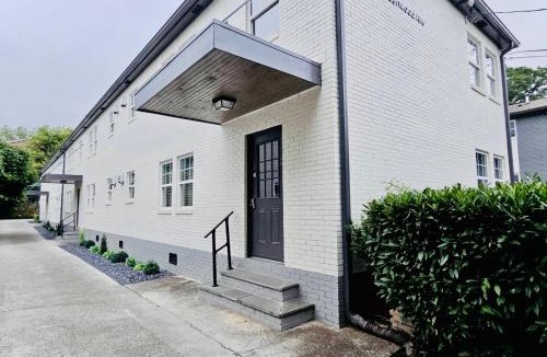 Virginia Highland Apartment | Stylish OneBedroom in Popular Virginia Highland 3miles to Mercedes Benz stadium