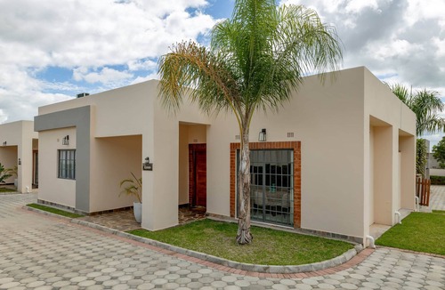 Lusaka Central Apartment | Stylish Urban 2BR|Kawe