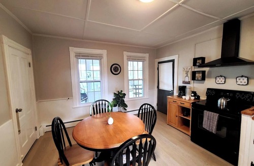 Waterville Apartment | Sun-kissed Serenity - 2 Bdrm Apt with Sunroom