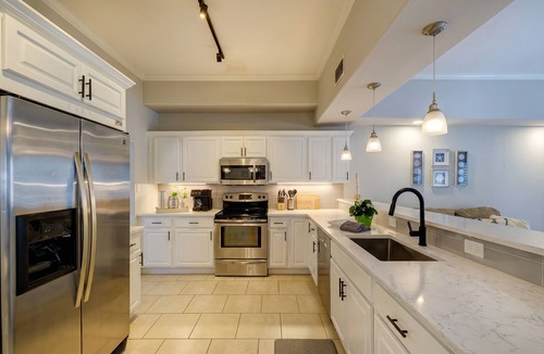 South Sarasota House | Sun-Soaked & Heated Pool Home - Minutes to Siesta Key
