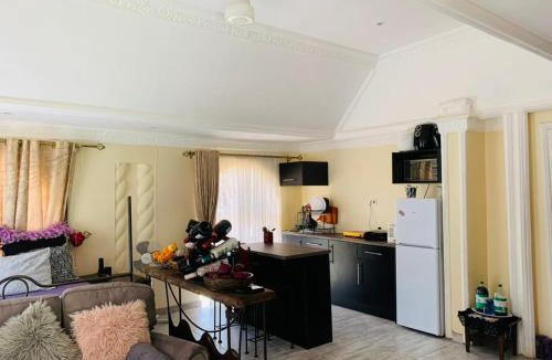Harare East Apartment | Sunny Yellow Chalet