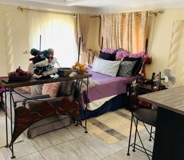 Harare East Apartment | Sunny Yellow Chalet