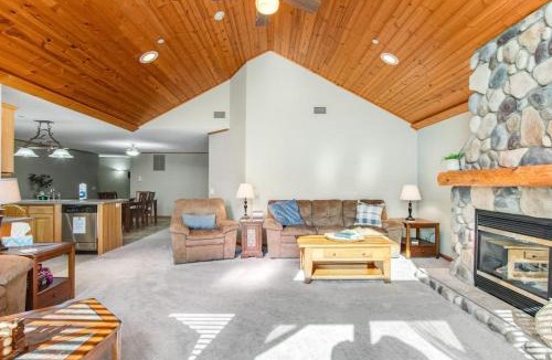 Arkdale House | Sunset Condominiums: Castle Rock Retreat