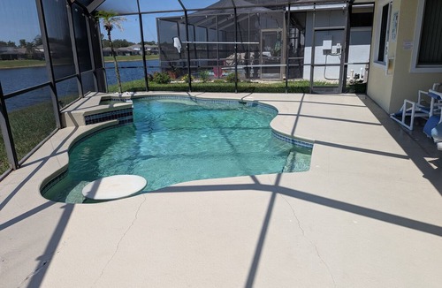 Sunset Lakes House | Sunset Lake Retreat | Lakefront Pool Home Near Disney ⭐