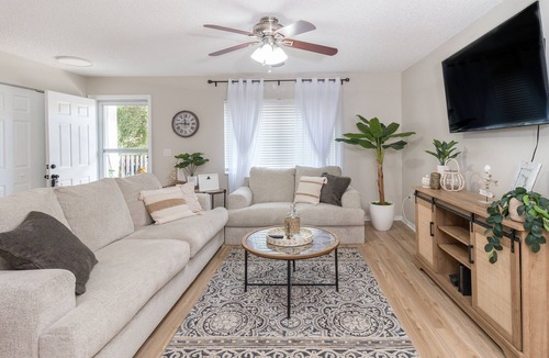 Chandler Park House | Surfside Hideaway🏄‍♂️ – Newly Renovated 3 Bedroom Townhouse