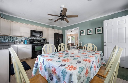 Rehoboth by the Sea Cottage | SWEET 3 BR, DOG-FRIENDLY COTTAGE IN OCEAN BLOCK DEWEY - 24 West St.