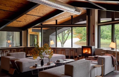 Stowe Area Hotel | Tälta Lodge | 3 Deluxe Rooms with Double Queens | with Outdoor Fire Pits