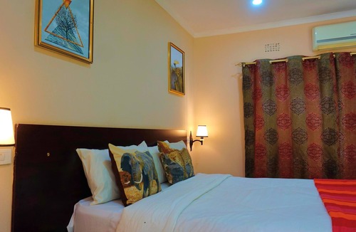 Livingstone Cabin | Tasha Lodge and Tours
