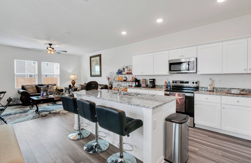 San Antonio House | Texas Star! Big Family Stay 4BR 3BA - 2 King Beds