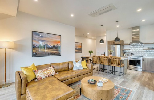 Bend Apartment | The Aerie Suites by AvantStay