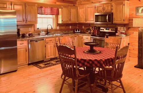 Stanley Cabin | The Black Bear Lodge: Amazing Mountain Views!