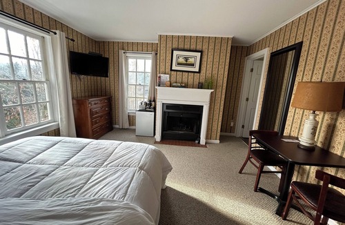 Warrensburg Hotel | The Bond Inn Room #9