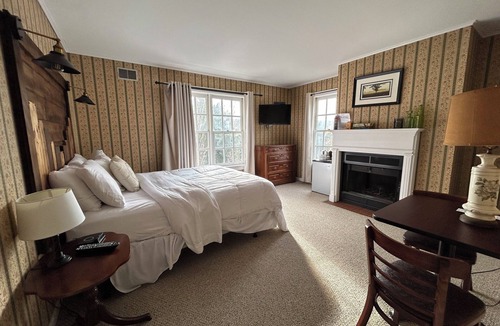 Warrensburg Hotel | The Bond Inn Room #9