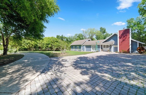 Windermere Villa | The Farm House - Great Location + Pet Friendly!
