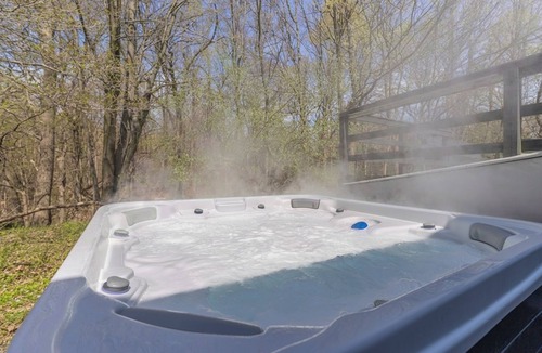 Glenn Haven Shores Cabin | The Fesh Coast Cabin- pet friendly- hot tub