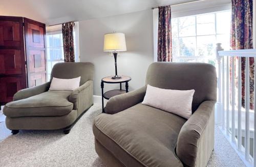 Newfane Hotel | The Four Columns Inn & 1832 Tavern
