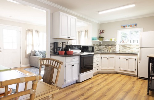 Crescent Beach Cottage | The Gail on Havens Dog Friendly, Walk to Beach, 1Review Mandatory