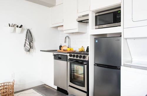 Virginia Highland Apartment | The Greta – Walkable Downtown Atlanta + Rooftop