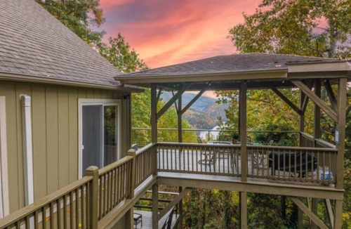 Robbinsville Cabin | THE HEAD REST at Deals Gap, Tail of the Dragon Mountain Retreat!