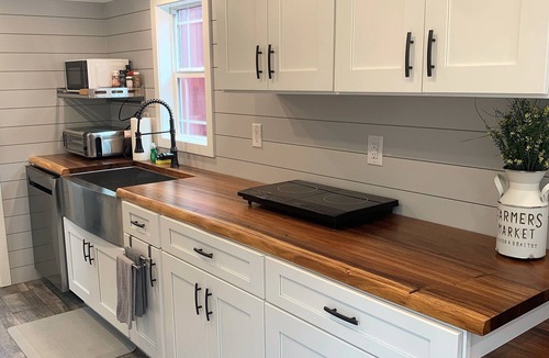Flat Rock Apartment | The Honey Crisp @ Backyard Apple Cottages
