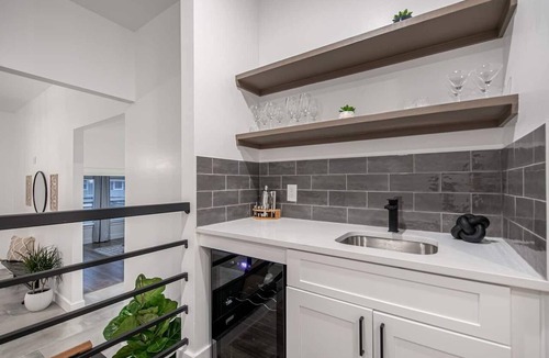 Shearer Hills - Ridgeview House | The Kinder Haus Centrally located to all things SA