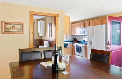Lake George House | The Lake George Village House|EV Charger|King Bed|Outdoor Dining|Walkable