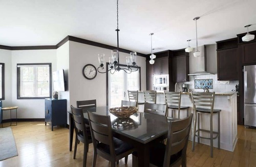 Holland Ski Chalet | The Nantucket 3 Bedroom: Avail Fall to Spring/Early Summer, Sleeps 11, Lake Mac Views
