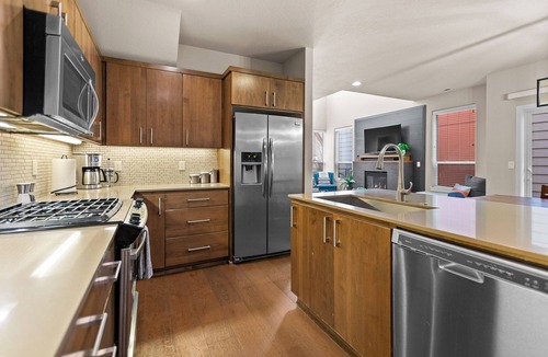 Eugene House | THE PENDLETON – WALKABLE/ARCADE LOFT/MODERN/LIGHT