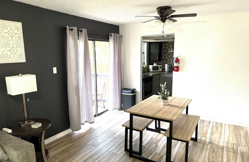 Mahncke Park Apartment | The Play & Stay Escape-Charming 2-bedroom apartment in the heart of San Antonio.
