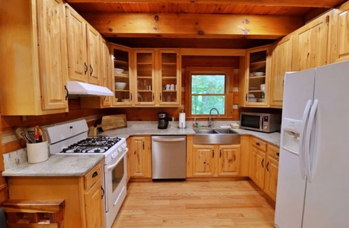 Cherokee Cabin | The Ridge: 6 mins to Casino+PetFriendly+Gas Grill