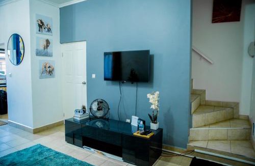 Lusaka Apartment | The Sanctuary - Modern 2Bed Maisonette in Secure Foxdale Estate Solar Wi-Fi Garden