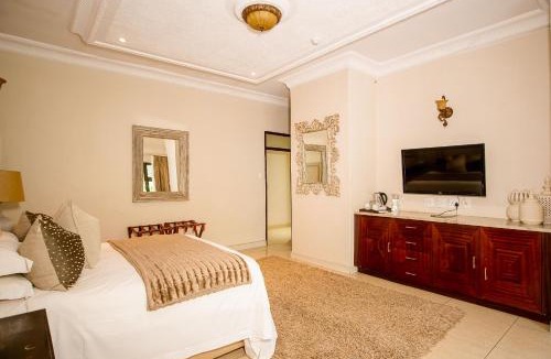 Victoria Falls Hotel | The Victoria Falls Deluxe Suites