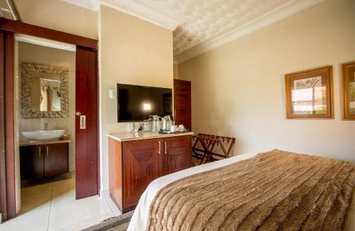 Victoria Falls Hotel | The Victoria Falls Deluxe Suites