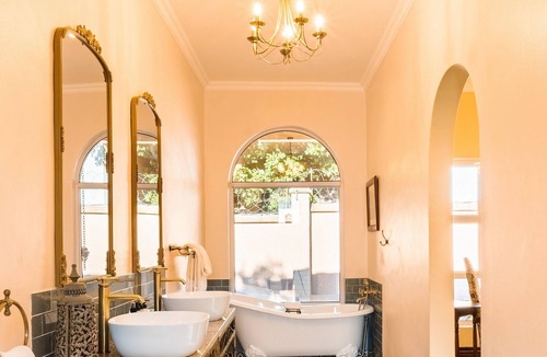 Victoria Falls Bed & Breakfast | The Victorian Manor