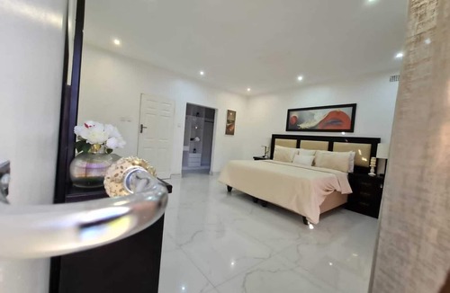 Chinhoyi Hotel | The View Luxury Guest House