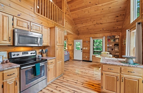 Stanley Cabin | The White Pine Loft: Perfect for Couples!