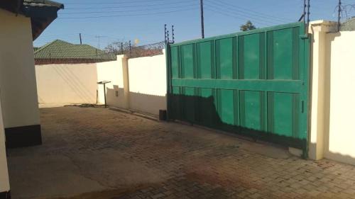 Lusaka House | Theos Holiday Home, Family-Friendly Home Near KK Airport