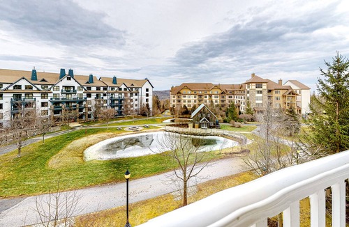 Stratton Mountain Condo | Third Floor Condo with Shared Hot Tub & Pool, Fast WiFi, and Gas Fireplace