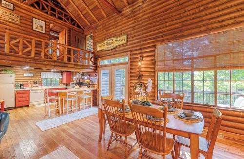 Saugatuck Cabin | This cabin is a 2 bedroom(s), 1.5 bathrooms, located in Saugatuck, MI.