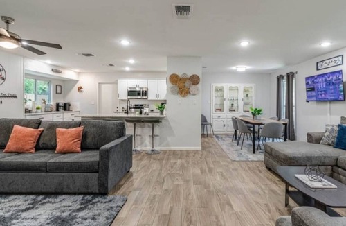 Wetmore House | This house is a 3 bedroom(s), 2.5 bathrooms, located in San Antonio, TX.