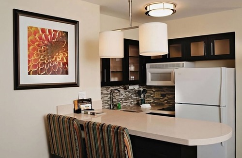 Vance Jackson Hotel | Three 2BR Suites with Full Kitchens | Free Breakfast | Close to The Alamo
