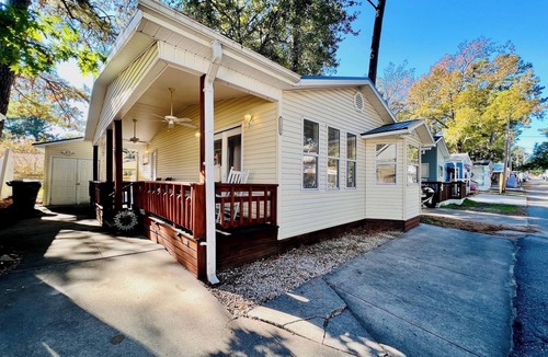 Surfside Beach House | Tidewater Sol Sunny Coastal Escape + Golf Cart in Ocean Lakes