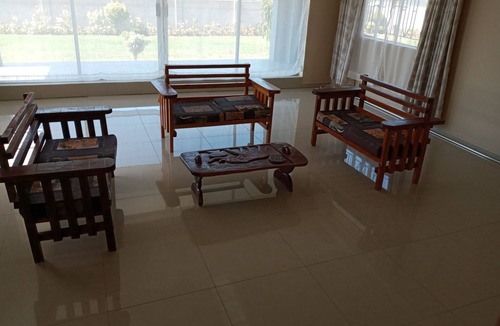 Bulawayo House | Tingompela Guest House