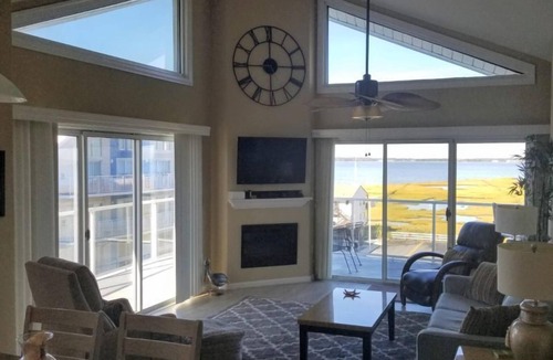 Midtown Ocean City Condo | Top Floor, Bayfront, 3 BR, 3 BA Unit, Beautiful Sunsets